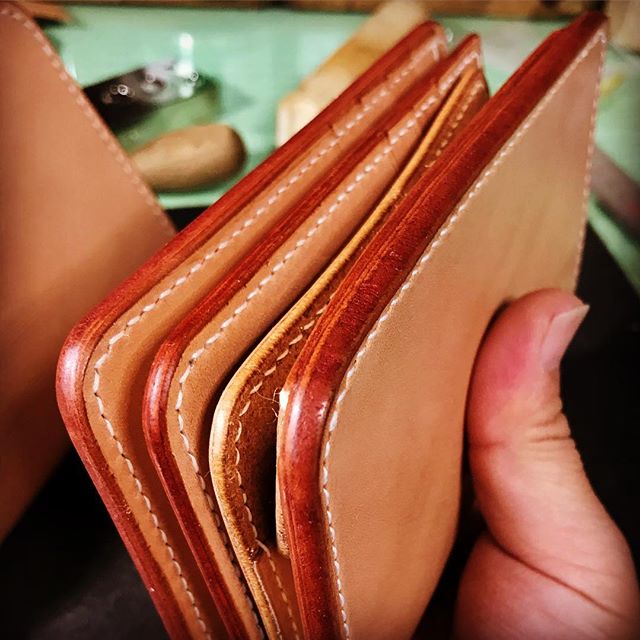 ここ最近のヌメ革財布の制作風景