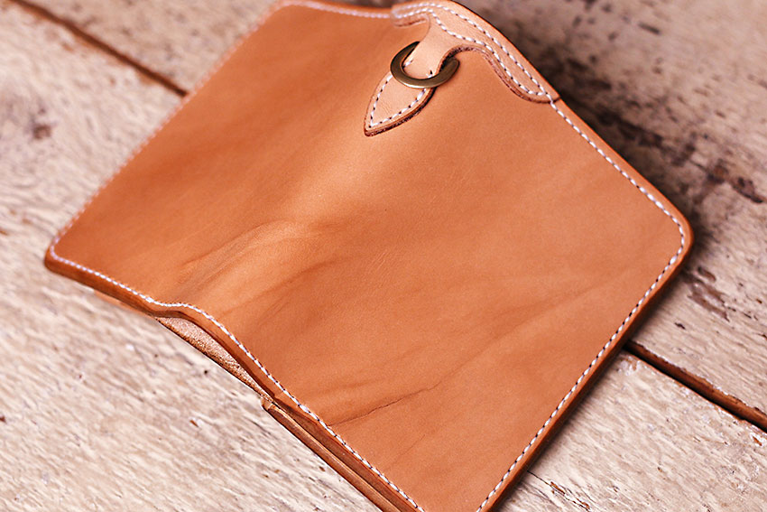 動物が生きた証を存分に堪能してほしい！革の個性を最大限に生かした