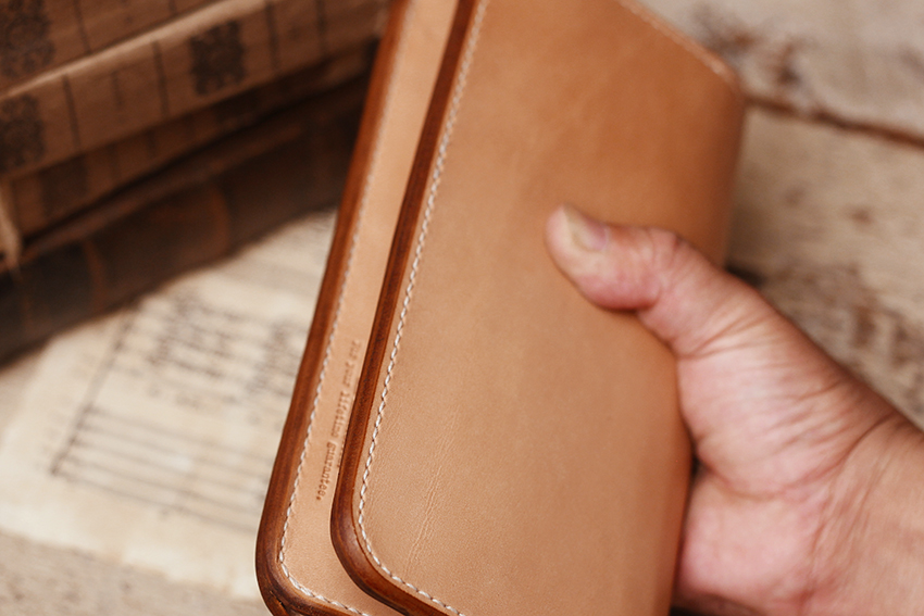 ヌメ革極厚ロングウォレットをさらにカスタム！小銭入れをなくして